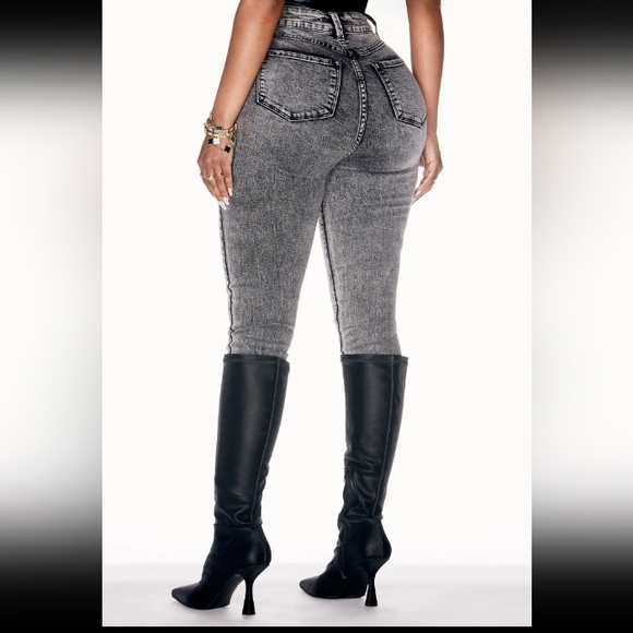 Fashion Nova Gray Acid Wash Curvy Jeans sz 11 - Picture 6 of 10